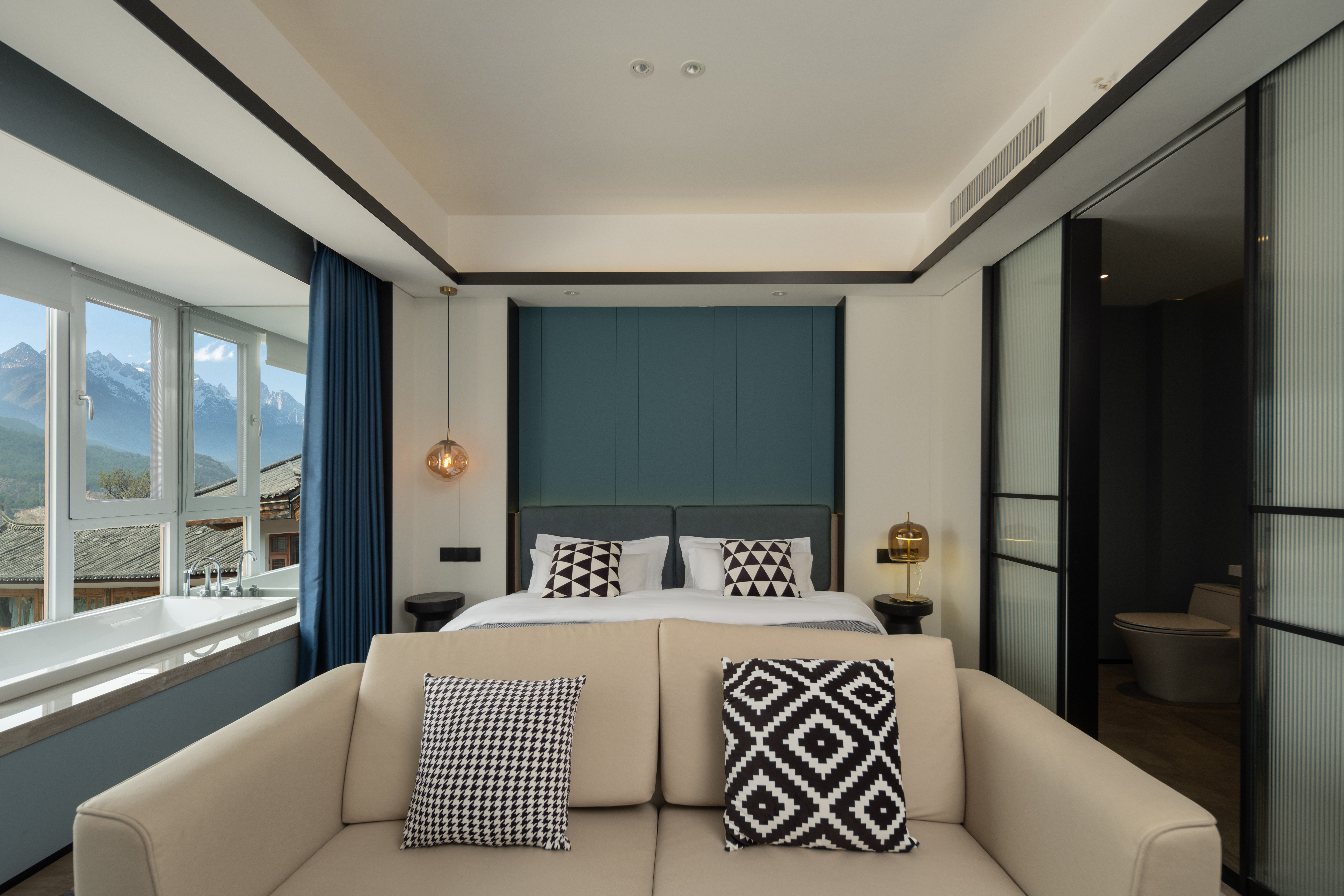 雪山观景大床房